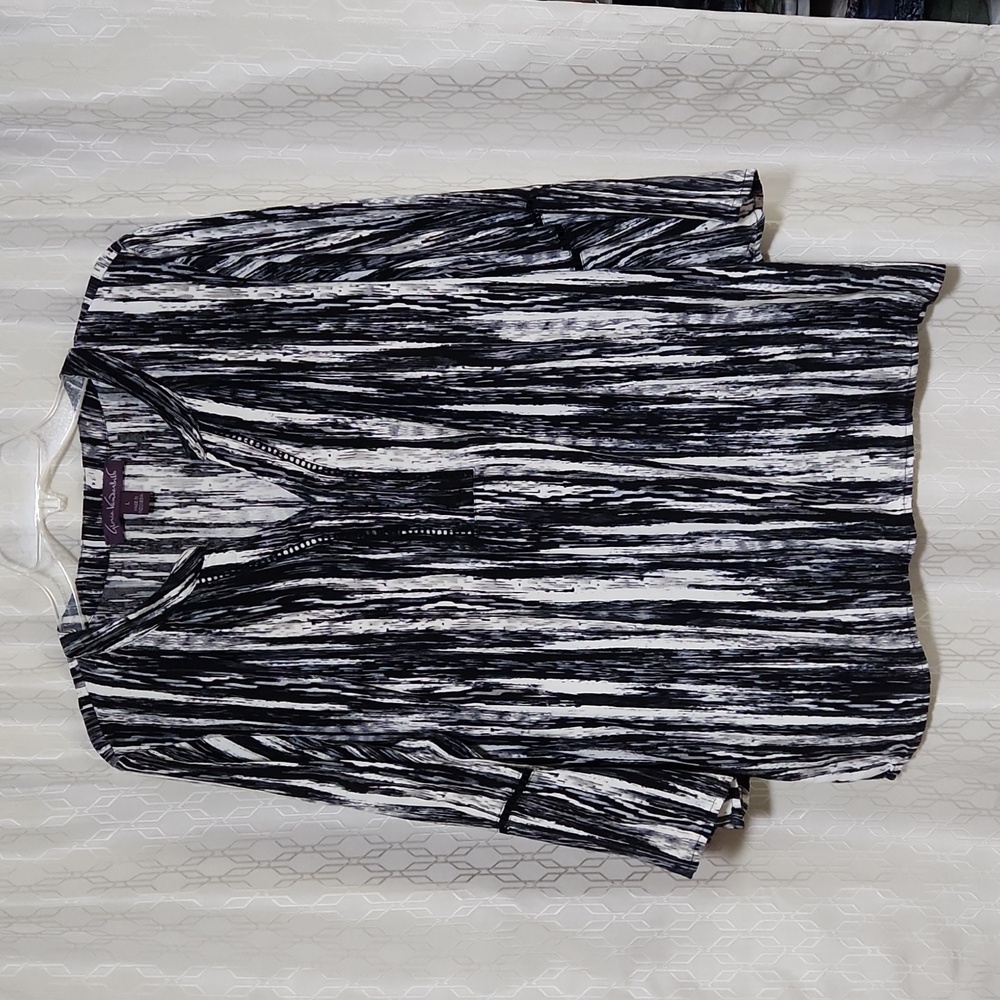 Women's L Gloria Vanderbilt Black  and White Top